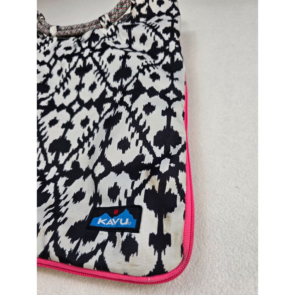 Kavu Rope Market Bag With Black & White Ikat Pattern Pink Trim - Picture 8 of 8